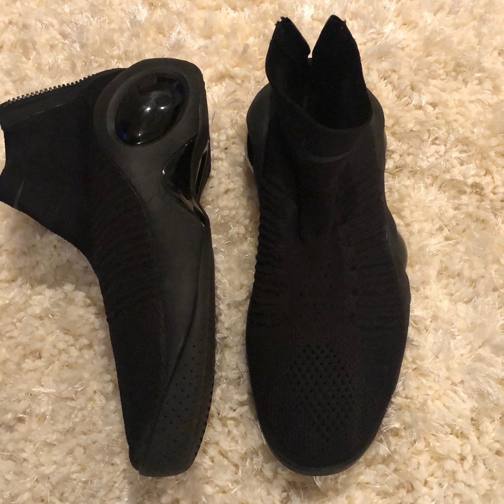 Like New!! Wore twice!! Nike Black Slip on Shoe